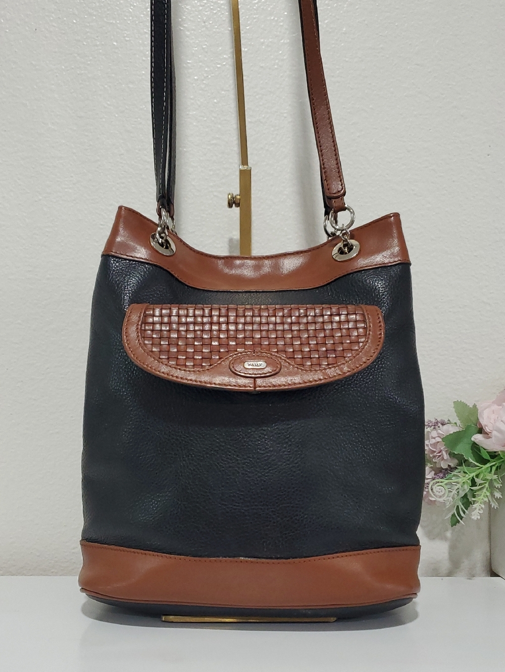 🇮🇹Vintage Bally Pebbled Black Leather Brown Trim Chain Shoulder Bag🤎🖤